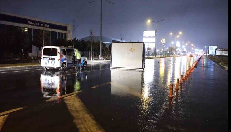 AKSARAY’DA GÜNDÜZ BAŞLAYAN ŞİDDETLİ