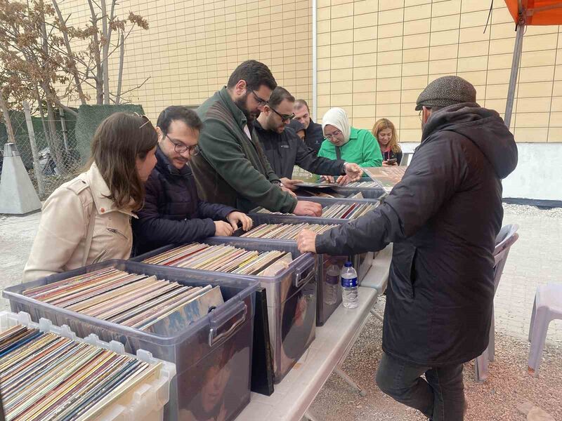 Antika ürünler alırken replikalara aldanmamak için uzmanına danışmak önemli