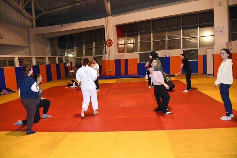 BALIKESİR’DE KADINLAR, JUDO EĞİTİMLERİNE