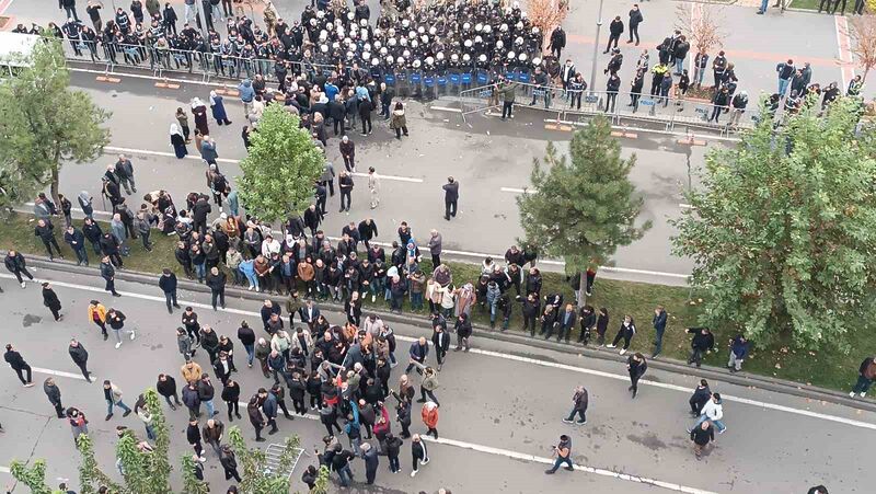 Batman’da polise taş atan gruba müdahale: 9 gözaltı