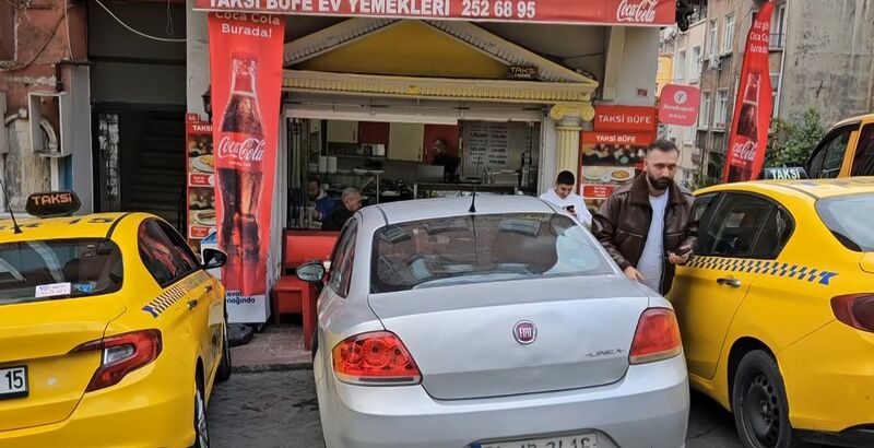 İSTANBUL BEYOĞLU’NDA ALKOLLÜ BİR