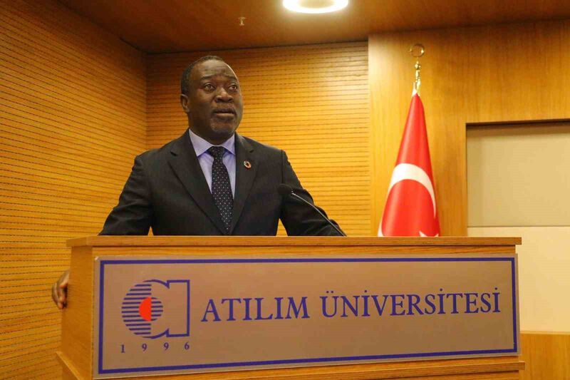 BM Türkiye Mukim Koordinatörü Ahonsi, Atılım Üniversitesi’nde ’küresel su krizini’ anlattı