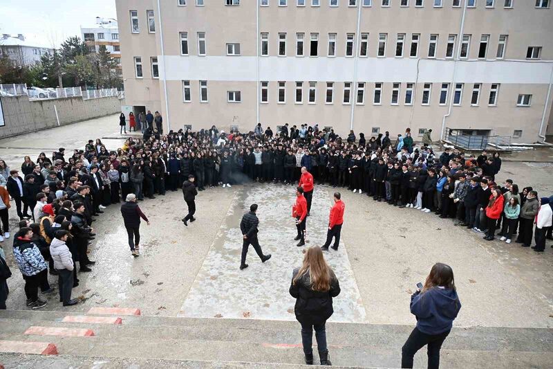 BOZÜYÜK'TE KUMRAL ABDAL ANADOLU