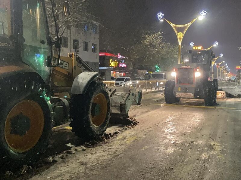 ERZİNCAN’DA KARLA MÜCADELEDE YOĞUN