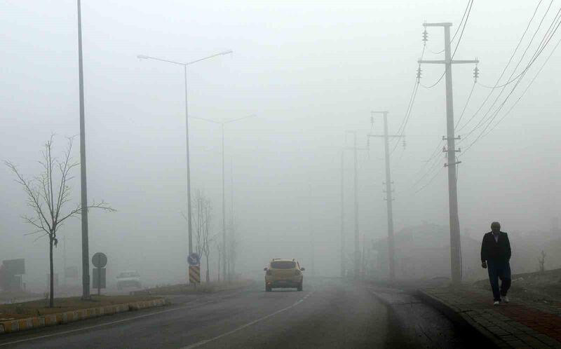 Erzincan’da yoğun sis: Görüş mesafesi 30 metreye kadar düştü