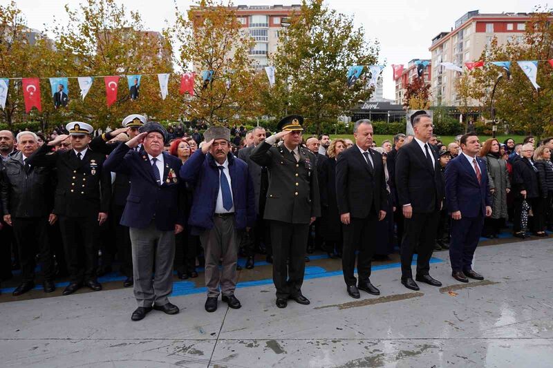 TÜRKİYE CUMHURİYETİ'NİN KURUCUSU GAZİ