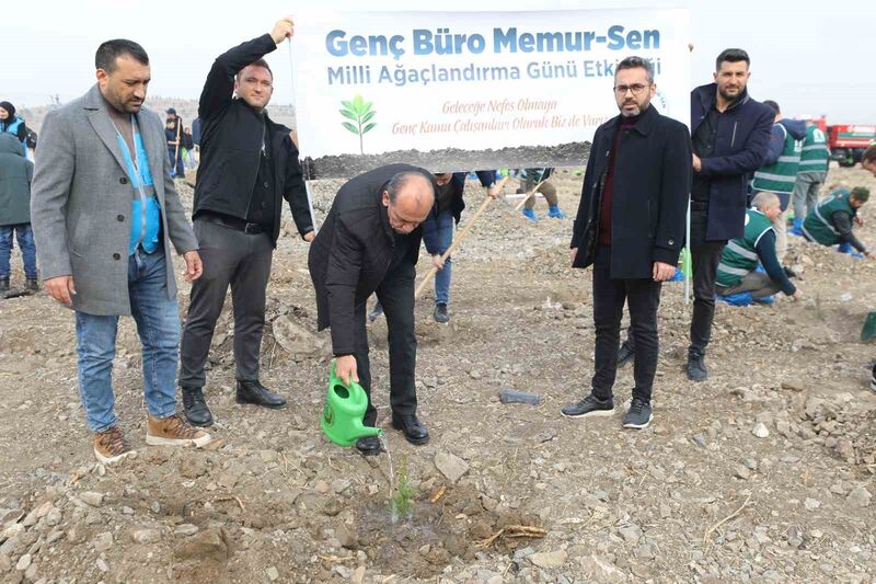 Genç Büro Memur-Sen’den Türkiye Yüzyılı’na fidan desteği