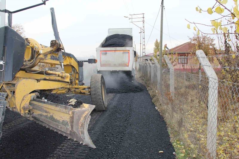 IĞDIR'DA KÖY YOLLARINDA ASFALT