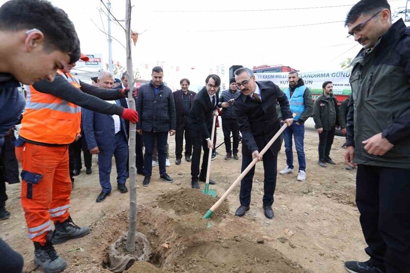 İNEGÖL’DE FİDANLAR TOPRAKLA BULUŞTU