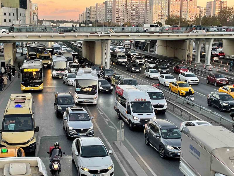 İSTANBUL'DA HAFTANIN SON İŞ