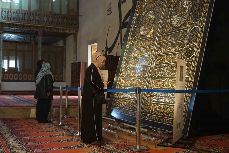 Kabe kapısının örtüsü Edirne’de sergilenmeye başlandı