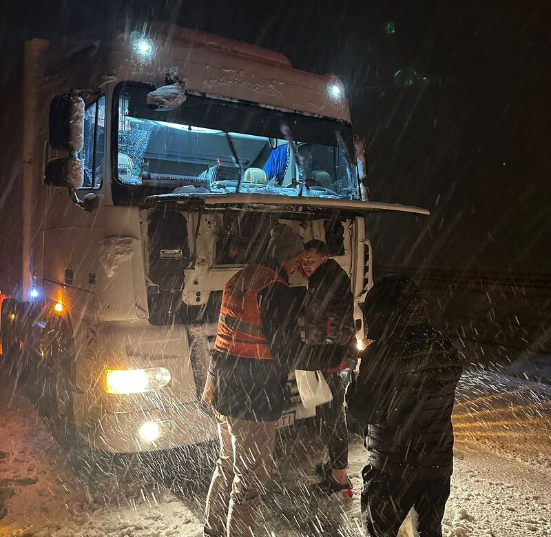 KAR SEBEBİYLE ULAŞIMIN DURDUĞU