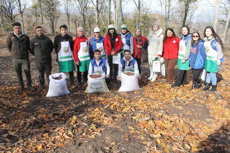 MANYAS’TA GÖNÜLLÜ GENÇLERDEN ÖRNEK