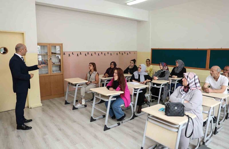 MEB, ebeveynlere “Maarif Modeli” okulları açıyor