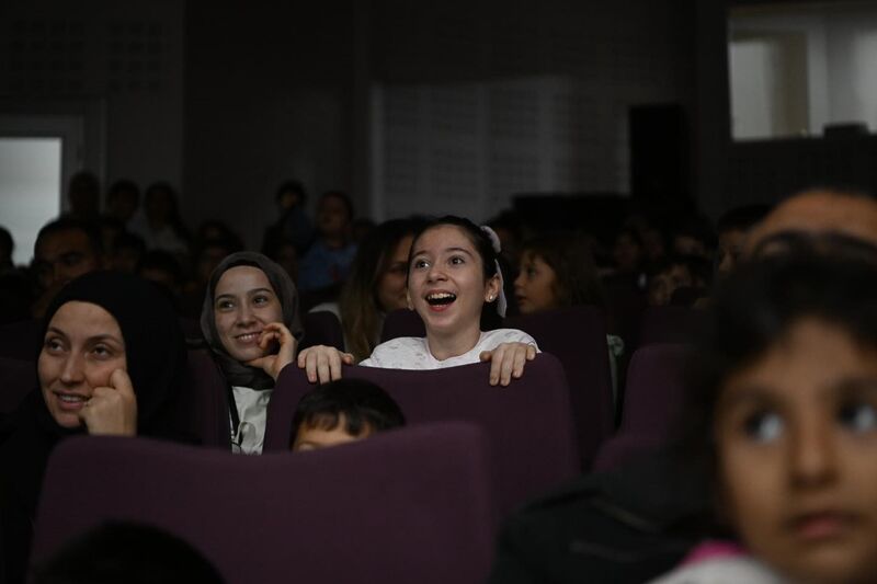 KARTEPE'DE ÇOCUKLAR İÇİN SAHNELENEN