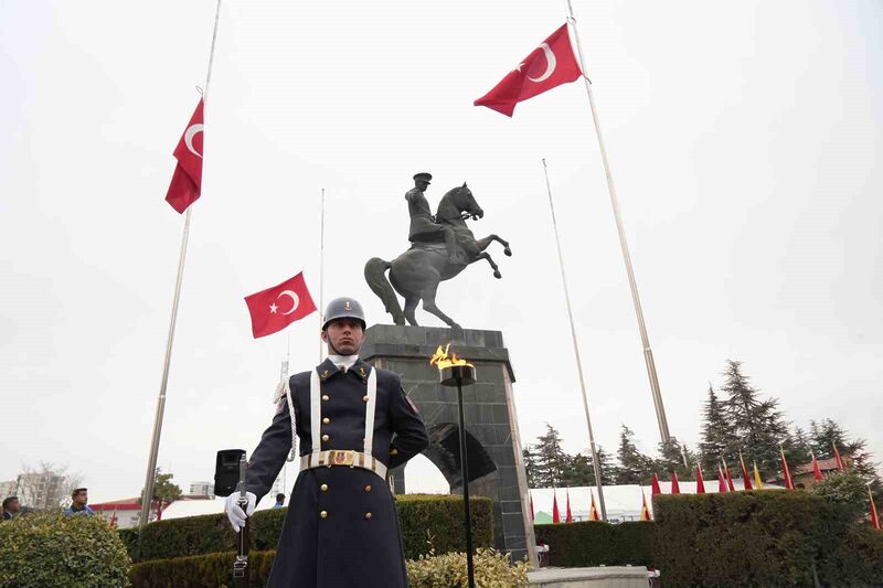 TÜRKİYE CUMHURİYETİ'NİN KURUCUSU BÜYÜK