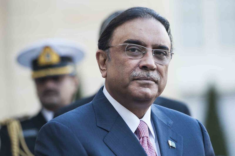 Pakistan Cumhurbaşkanı Zardari’nin bacağı kırıldı