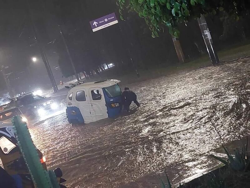 PERU’DA ŞİDDETLİ YAĞIŞLARIN YOL