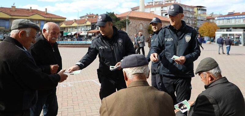 POLİS EKİPLERİ, ALACA'DA AİLELERİ