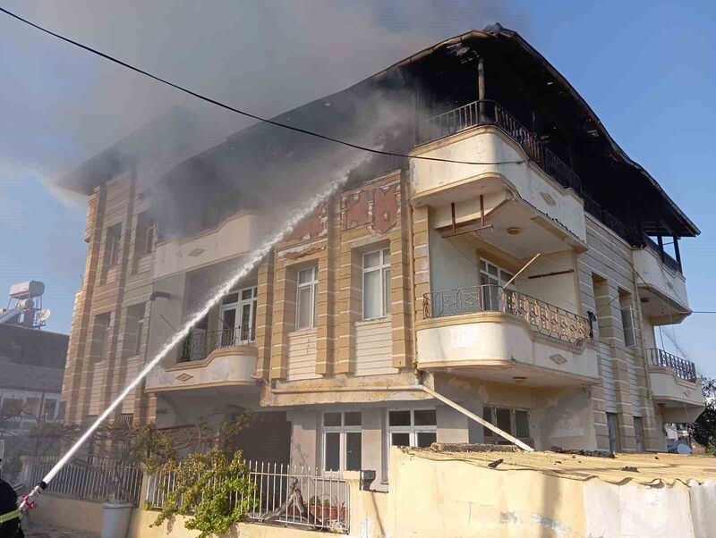 HATAY'IN SAMANDAĞ İLÇESİNDE YANAN