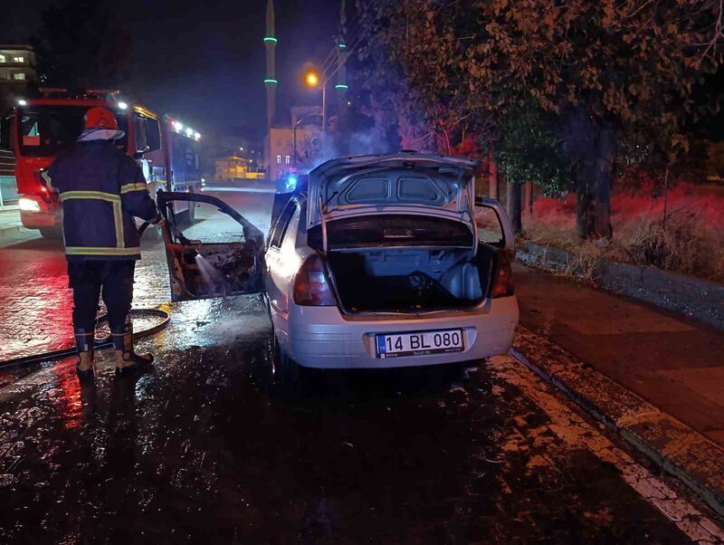 ŞANLIURFA'DA OTOMOBİL ALEV ALEV