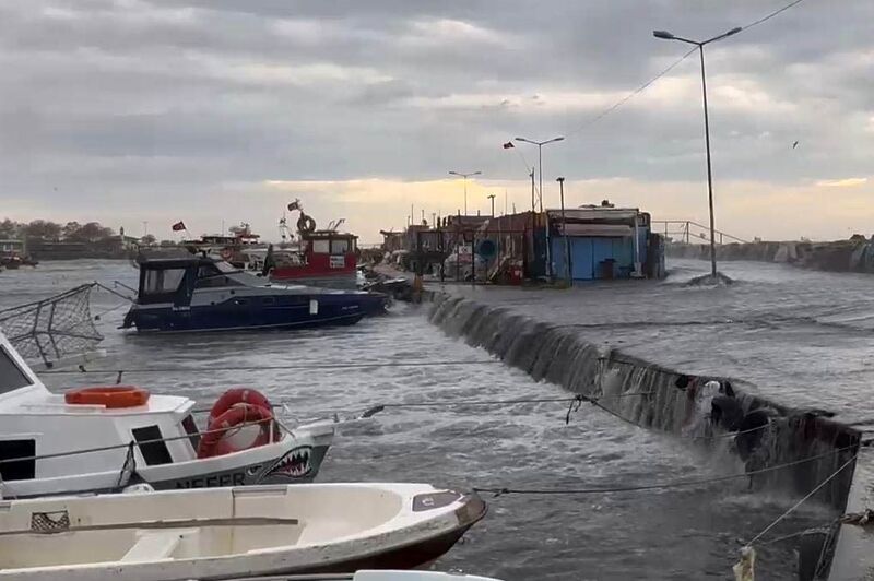 İSTANBUL’DA ETKİLİ OLAN ŞİDDETLİ