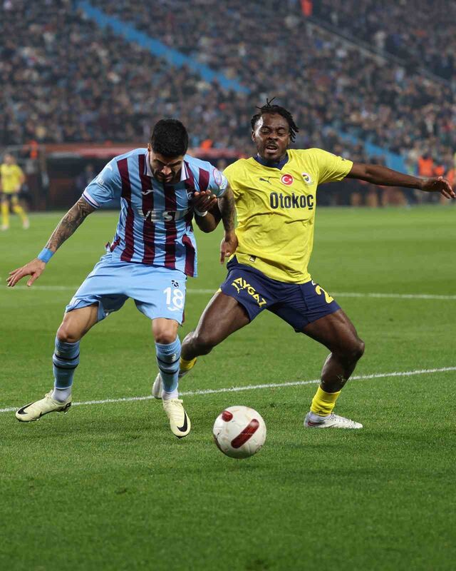 TRABZONSPOR İLE FENERBAHÇE, SÜPER