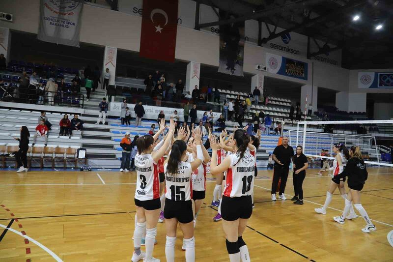 TURGUTLU BELEDİYESİ KADIN VOLEYBOL