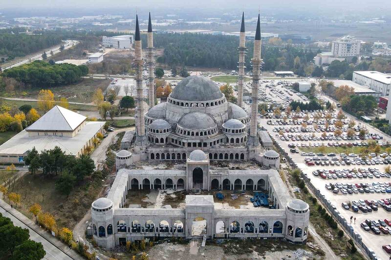 BUÜ’DEKİ CAMİİ VE KÜLLİYE