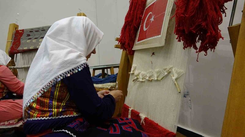 Uşak’ta “Türk Düğümlü Halılar Atlası” projesi semineri gerçekleşti