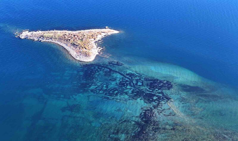 Van Gölü çekildikçe su altındaki tarih ortaya çıkıyor