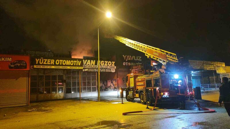 Van Oto Sanayi Sitesi’nde korkutan yangın