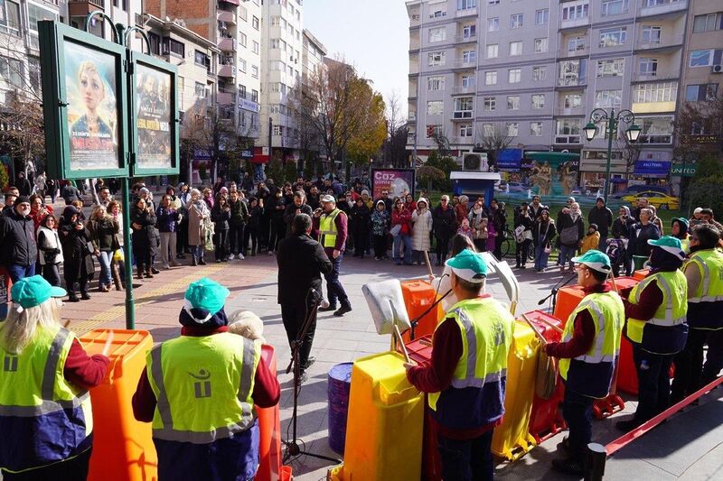 TEPEBAŞI BELEDİYESİ TEMİZLİK EMEKÇİLERİNDEN