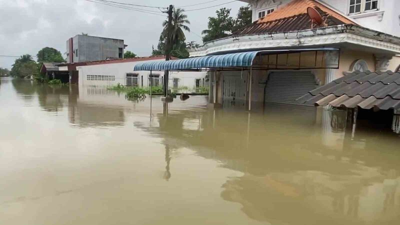 TAYLAND'IN GÜNEYİNDE ŞİDDETLİ YAĞIŞLARIN