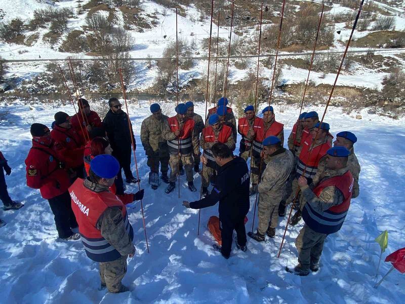 TUNCELİ’DE, JANDARMA PERSONELİNE ÇIĞ