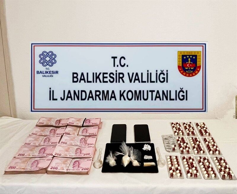 Balıkesir’de jandarma ekipleri tarafından 8 ilçede gerçekleştirilen uyuşturucu operasyonlarında 8