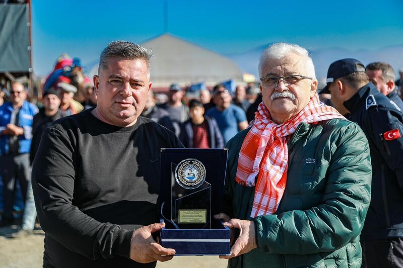 Burhaniye ilçesinde, belediyenin düzenlediği 20. Burhaniye Zeytin ve Zeytinyağı Hasat