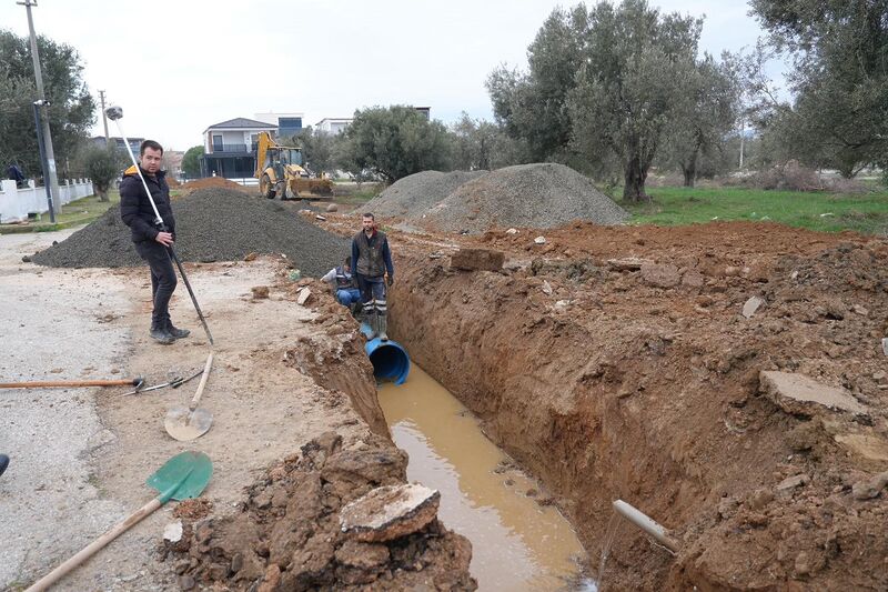 Balıkesir’in Burhaniye ilçesinde, kanalizasyon çöküntüsü sebebiyle denizde oluştuğu iddia edilen