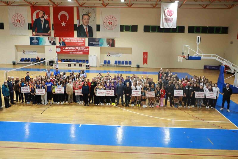 Burhaniye Belediyesi tarafından düzenlenen Midi ve Yıldız Kızlar Voleybol Turnuvası,