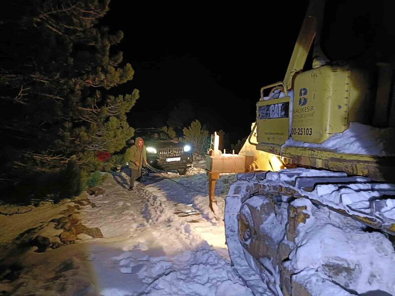 Balıkesir’in Edremit ilçesinde Kazdağı Milli Parkı’na çıkan ve dönüş yolunda