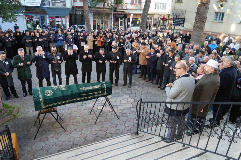 Balıkesir’in Edremit ilçesinde, 44 yıllık öğretmen ve Edremit İlçe Milli