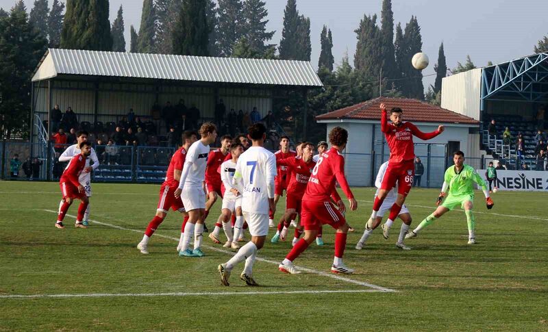 TFF 2. Lig Kırmızı Grup 18. hafta mücadelesinde Karacabey Belediyespor,