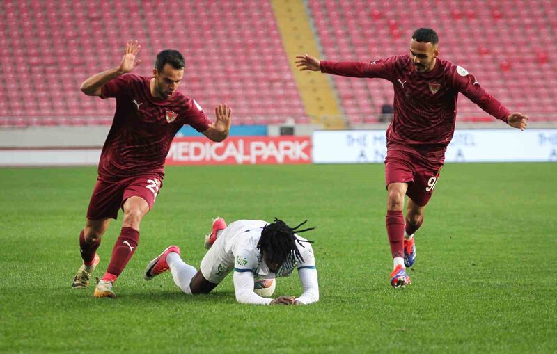 Trendyol Süper Lig’in 19. haftasında Atakaş Hatayspor, Mersin’de oynanan karşılaşmada