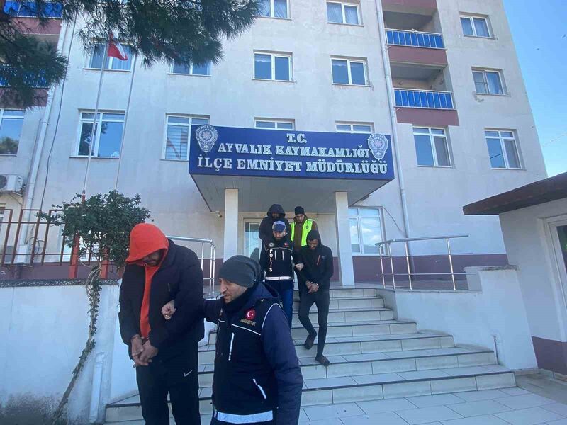 Balıkesir’in Ayvalık ilçesinde, İlçe Emniyet Müdürlüğü Narkotik Suçlarla Mücadele Büro