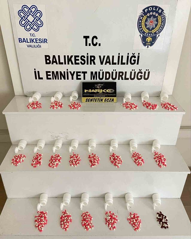 Balıkesir’de polis ekipleri tarafından yapılan uyuşturucu operasyonunda bin 46 adet