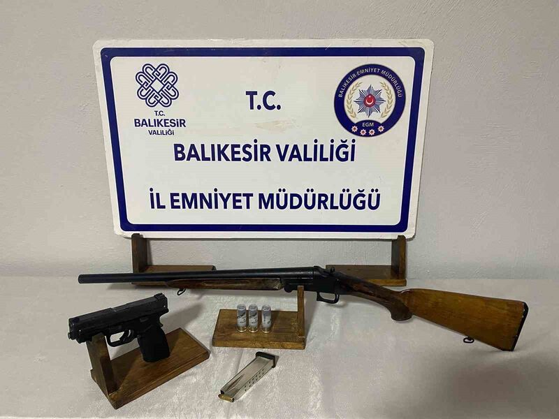 Balıkesir’in Kurtuluş Mahallesi’nde bir oto galeri önünde gerçekleşen silahlı saldırıya