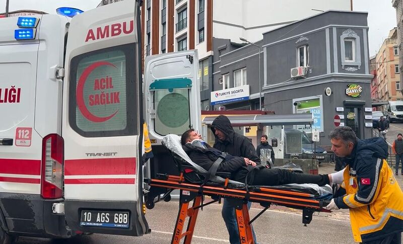 Balıkesir’in Bandırma ilçesi Atatürk Caddesi’nde meydana gelen trafik kazasında 1