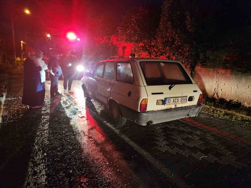 Balıkesir’in Gönen ilçesinde, İ.D. isimli vatandaşa ait otomobilin motoru alev