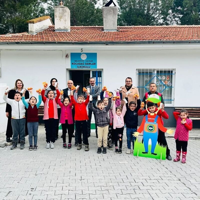 Balıkesir’in Havran ilçesine bağlı Kocadağ Mahallesi’nde bulunan Damlalar İlkokulu öğrencileri,