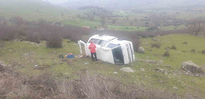 Balıkesir’in İvrindi ilçesinde kontrolden çıkarak şarampole yuvarlanan panelvanın sürücüsü yaralandı.